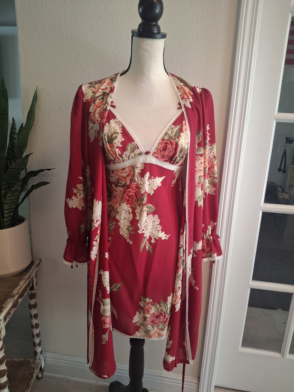 Oscar de la Renta Red Floral Lace-Trim Chemise & Robe
